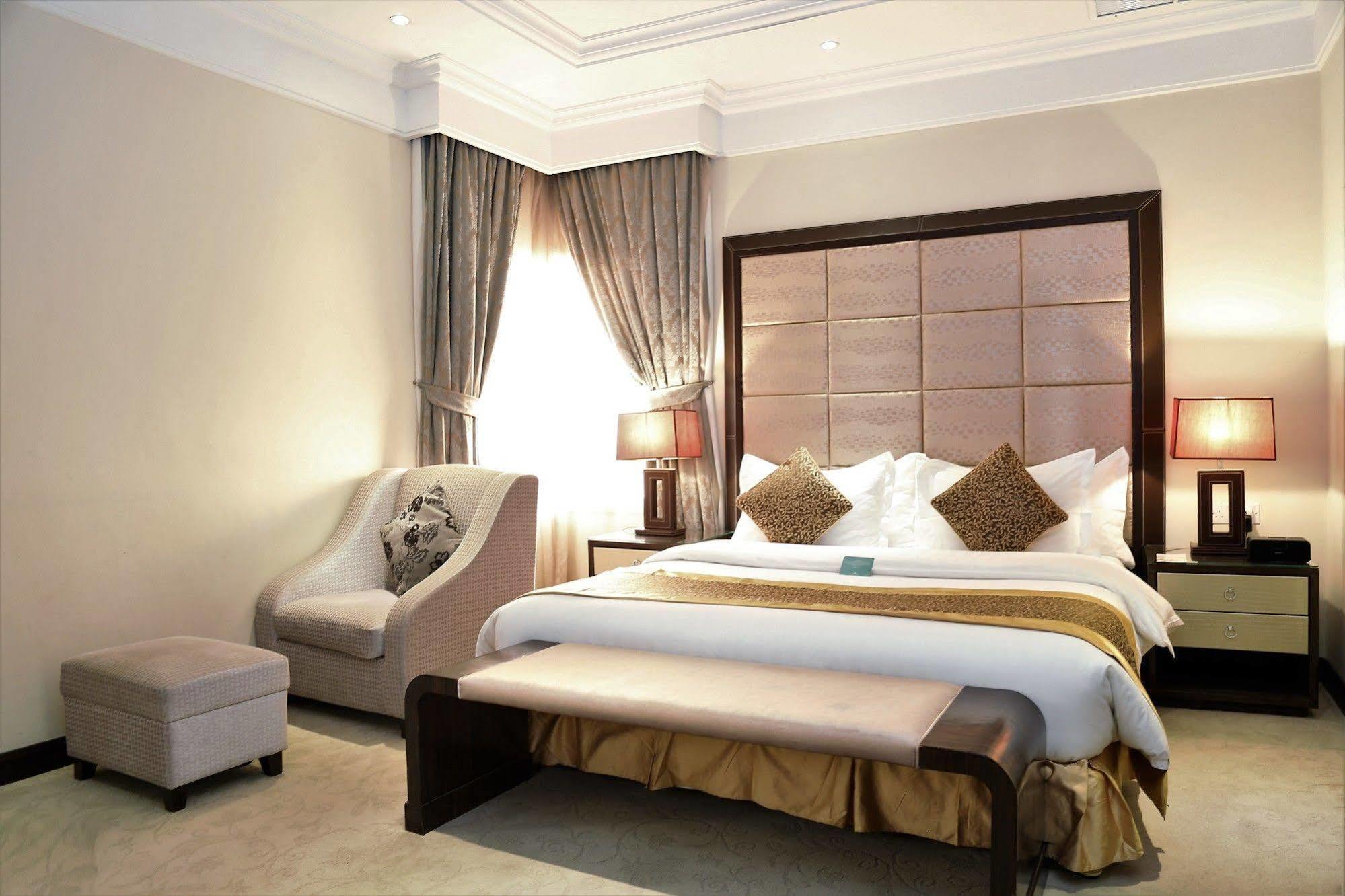 Aparthotel Boudl Kuwait Al Fahahil Kuwait City Esterno foto
